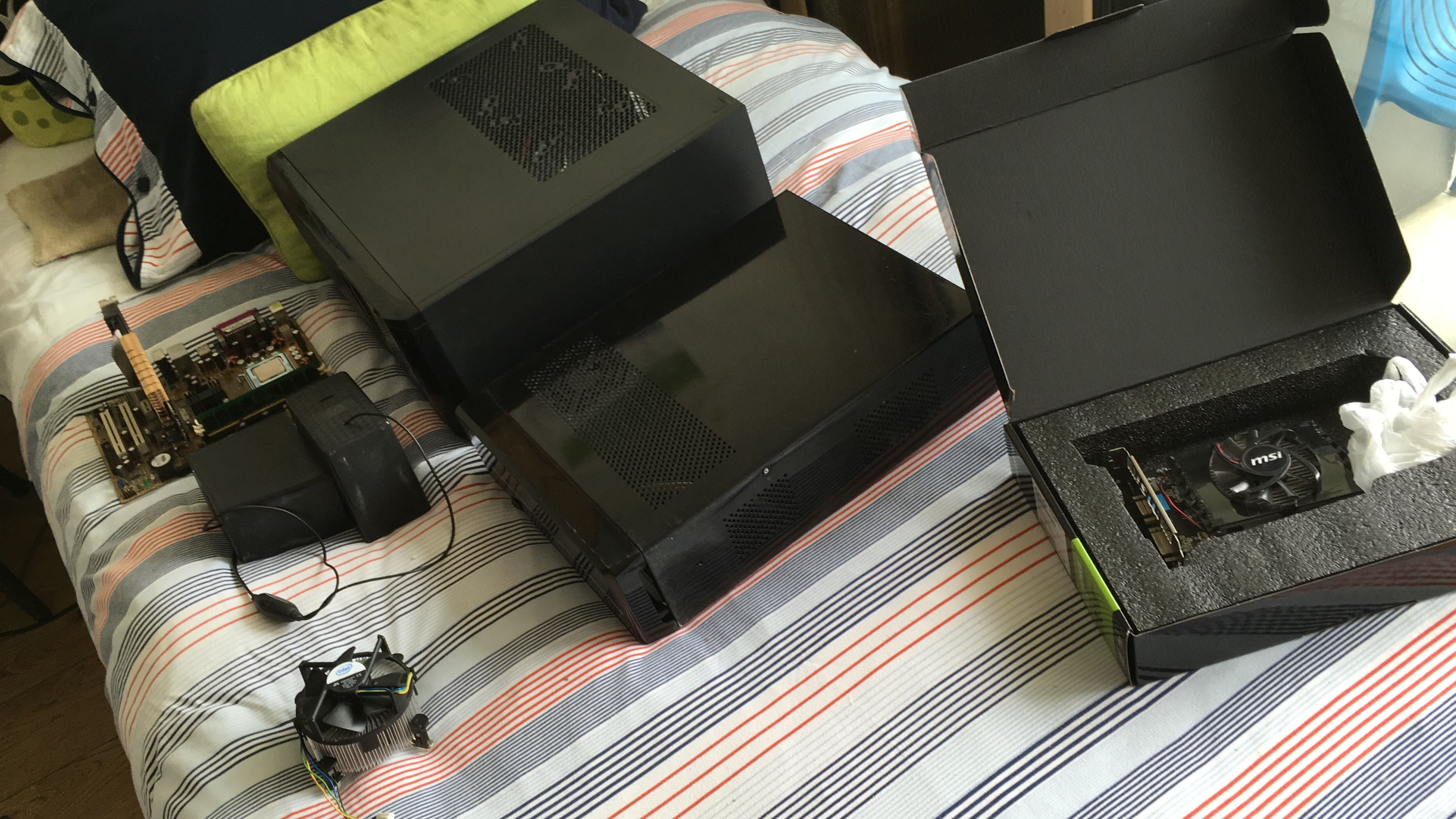 Evidencia de mis antiguos gabinetes y PC's